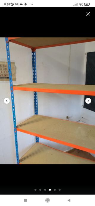 Estantería industrial metálica y madera