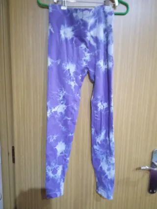 Mallas deportivas moradas y blancas