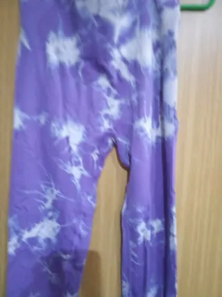 Mallas deportivas moradas y blancas