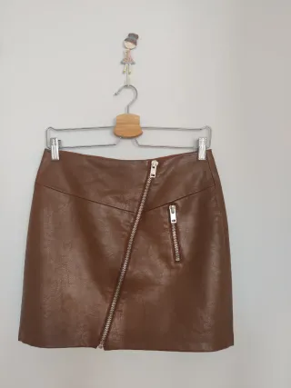 Minifalda polipiel Stradivarius