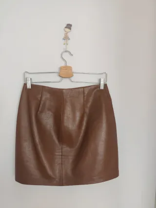 Minifalda polipiel Stradivarius