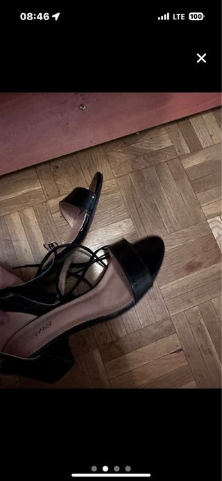 Tacones negros de tiras