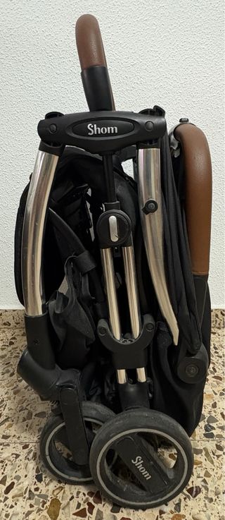 Carro bebé SHOM MAGICAL FLASH en color negro.