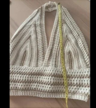 Top de crochet beige y dorado