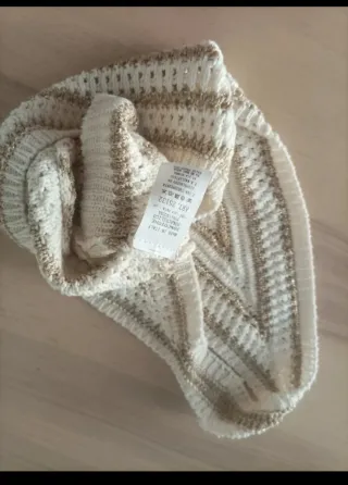 Top de crochet beige y dorado