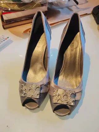 Zapatos de fiesta morados con pedreria