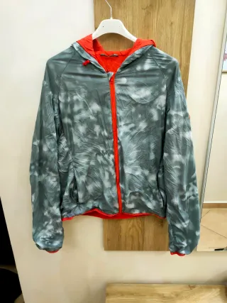 Giacca con cappuccio grigia e arancione