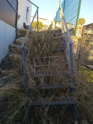 Escalera metálica exterior