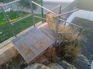 Escalera metálica exterior