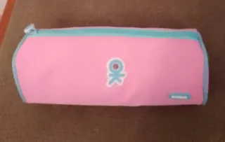 Estuche rosa con símbolo OK