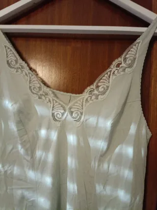 Camisón verde con encaje