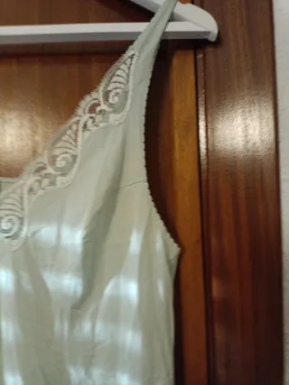 Camisón verde con encaje