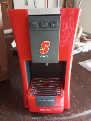 Macchina Caffè Rossa e Grigia