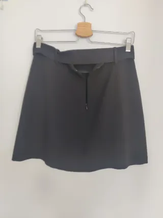 Minifalda negra Zara con cinturón