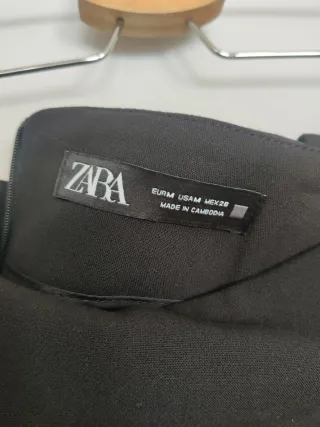 Minifalda negra Zara con cinturón