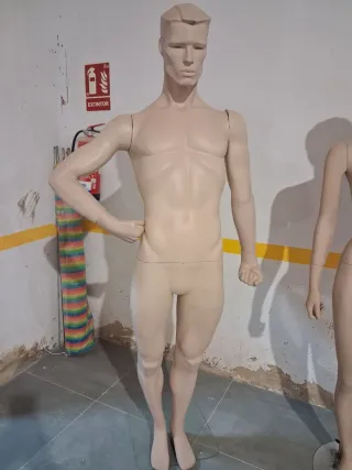 Maniquí masculino para tienda