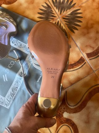 Sandalias Eva Moon doradas y plateadas