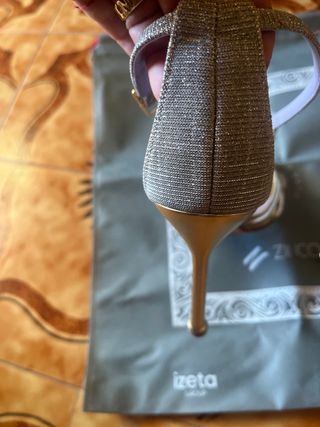 Sandalias Eva Moon doradas y plateadas