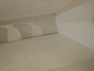 Borsa boutique Prada, bianca e altre due