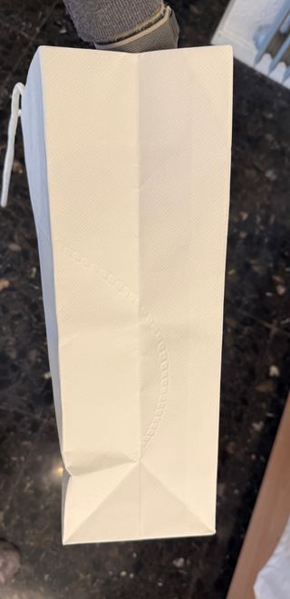 Borsa boutique Prada, bianca e altre due