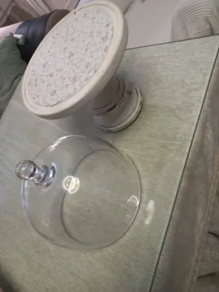 Quesera de exposición de madera y cristal