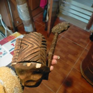 Portacandele antico in legno intagliato