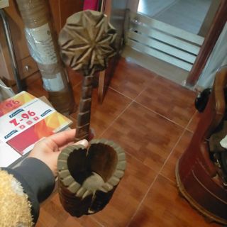 Portacandele antico in legno intagliato