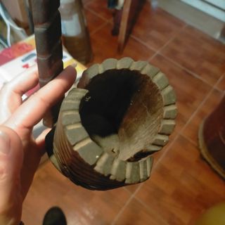 Portacandele antico in legno intagliato