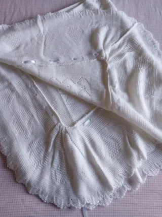 Toquilla de bebé de punto blanco