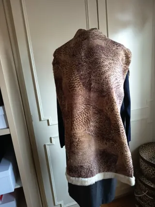 Chal estampado beige y marrón