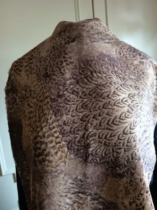 Chal estampado beige y marrón