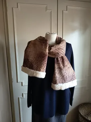 Chal estampado beige y marrón