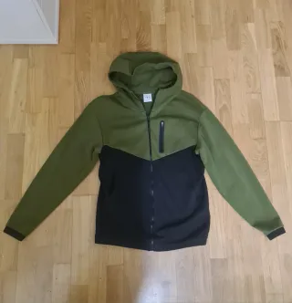 Conjunto Zara Sudadera y Pantalón Verde/Negro