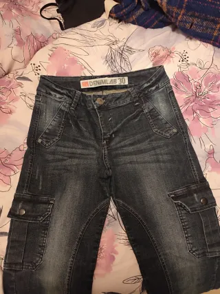 PANTALON VAQUERO A LA CADERA ESTILO CARGO T-36/38