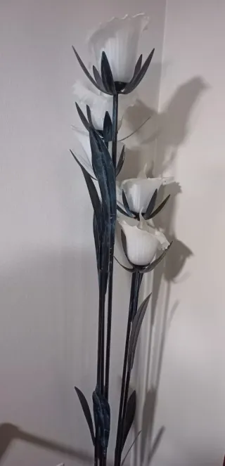 Lámpara de pie estilo flor