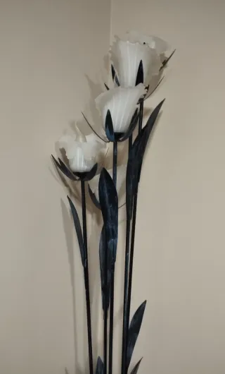 Lámpara de pie estilo flor