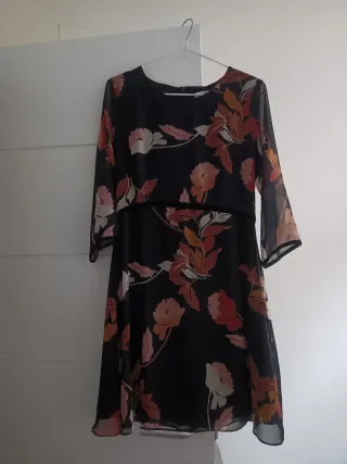 Vestido de fiesta estampado floral negro