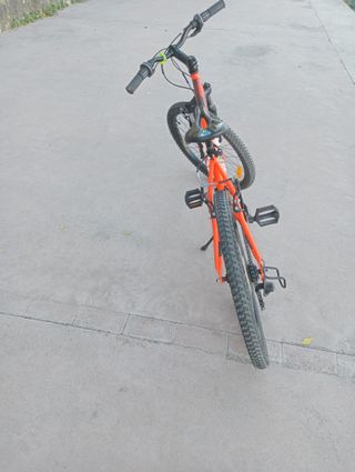 Bicicleta Montaña Btwin ruedas de 24" Poco Uso