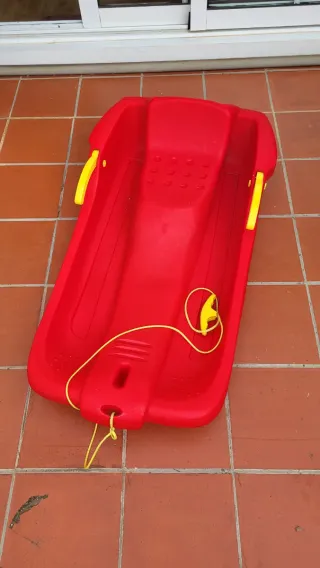 Trineo Decathlon rojo