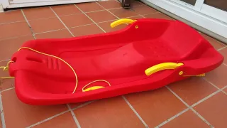 Trineo Decathlon rojo