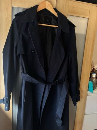 Gabardina Mango Negra con Cinturón