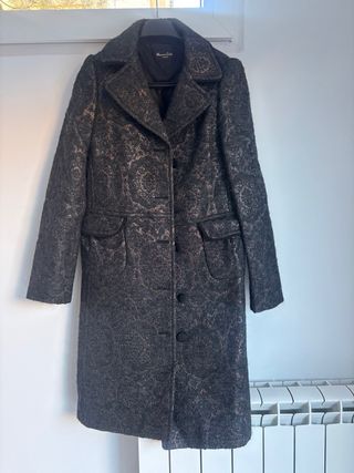 Abrigo Massimo Dutti negro y plateado