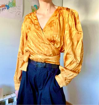 LIQUIDACIÓN: Blusa amarilla cruzada manga larga