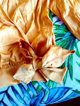 LIQUIDACIÓN: Blusa amarilla cruzada manga larga