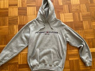 Sudadera Tommy Hilfiger Gris Logo Est. 1985