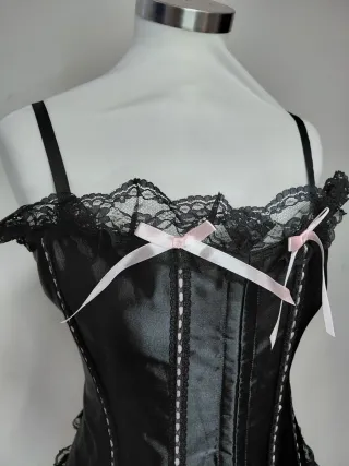 Bustino nero con pizzo e fiocchi rosa