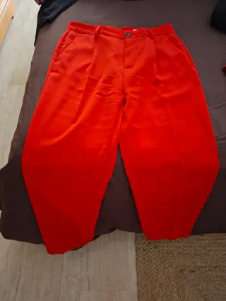 Traje de chaqueta y pantalón rojo