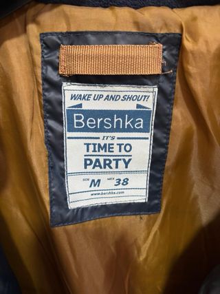 Cazadora acolchada Bershka azul y marrón