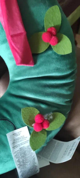 Cojín Corona Navideña con Lazo Rojo