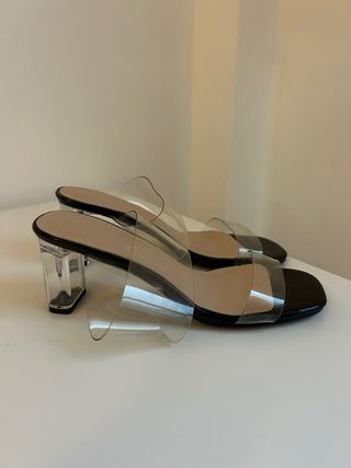 Tacones transparentes con tacón de bloque
